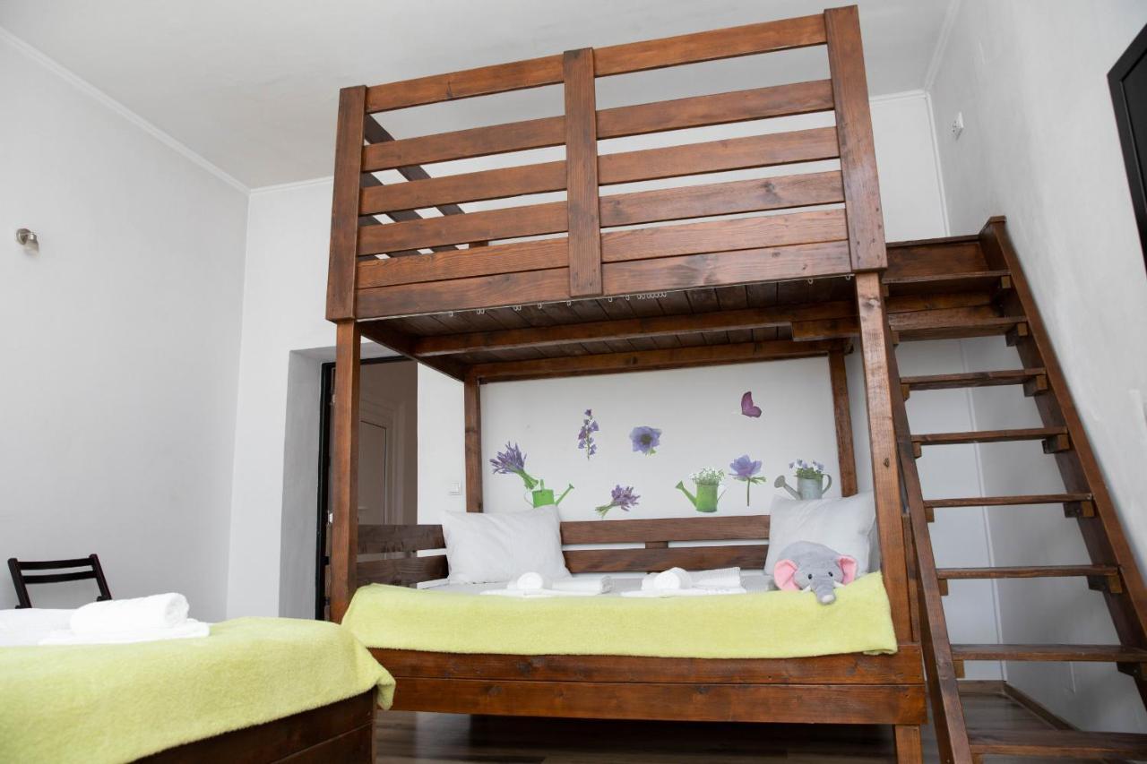 Cosy Apartment In City Centre Oradea Exterior foto